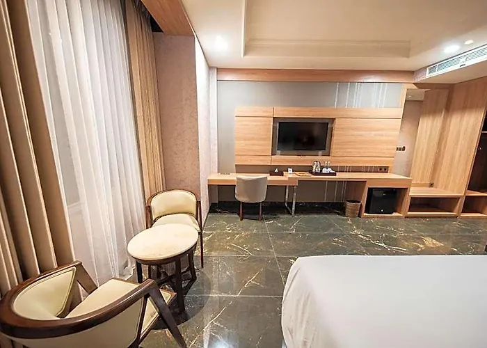 Taman Prakerti Bhuana ホテル 4*