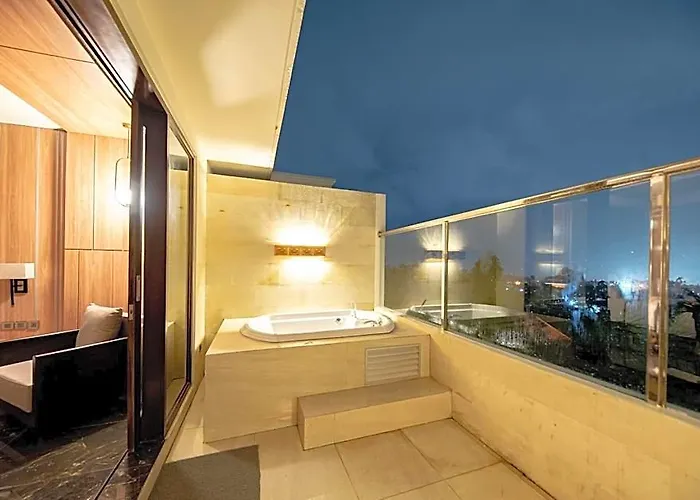 Taman Prakerti Bhuana ホテル 4*